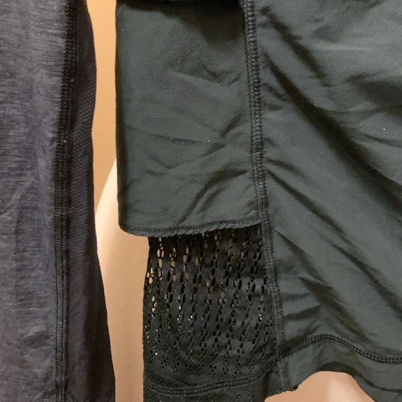 Lulu Lemon size 4 rare ruffled light weight top so cute and unique! EUC. Black - Picture 3 of 6